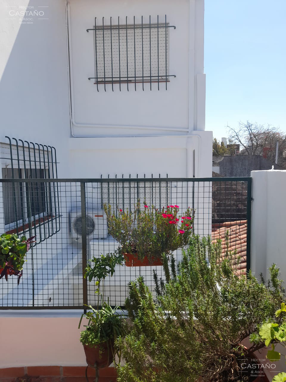FLORIDA OESTE PH de 5 Ambientes con Garage, Patio con Parrilla y Playroom – Excelente Estado