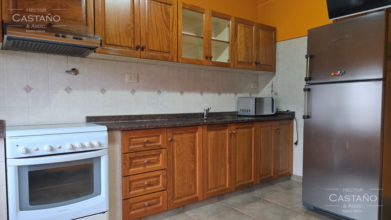 FLORIDA OESTE PH de 5 Ambientes con Garage, Patio con Parrilla y Playroom – Excelente Estado