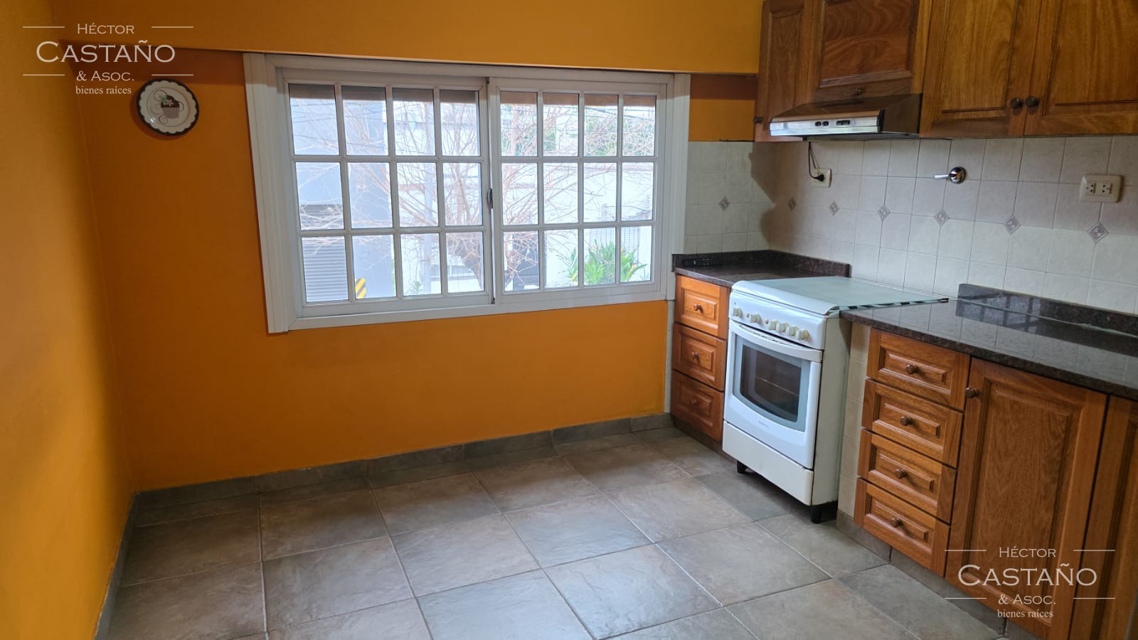 FLORIDA OESTE PH de 5 Ambientes con Garage, Patio con Parrilla y Playroom – Excelente Estado