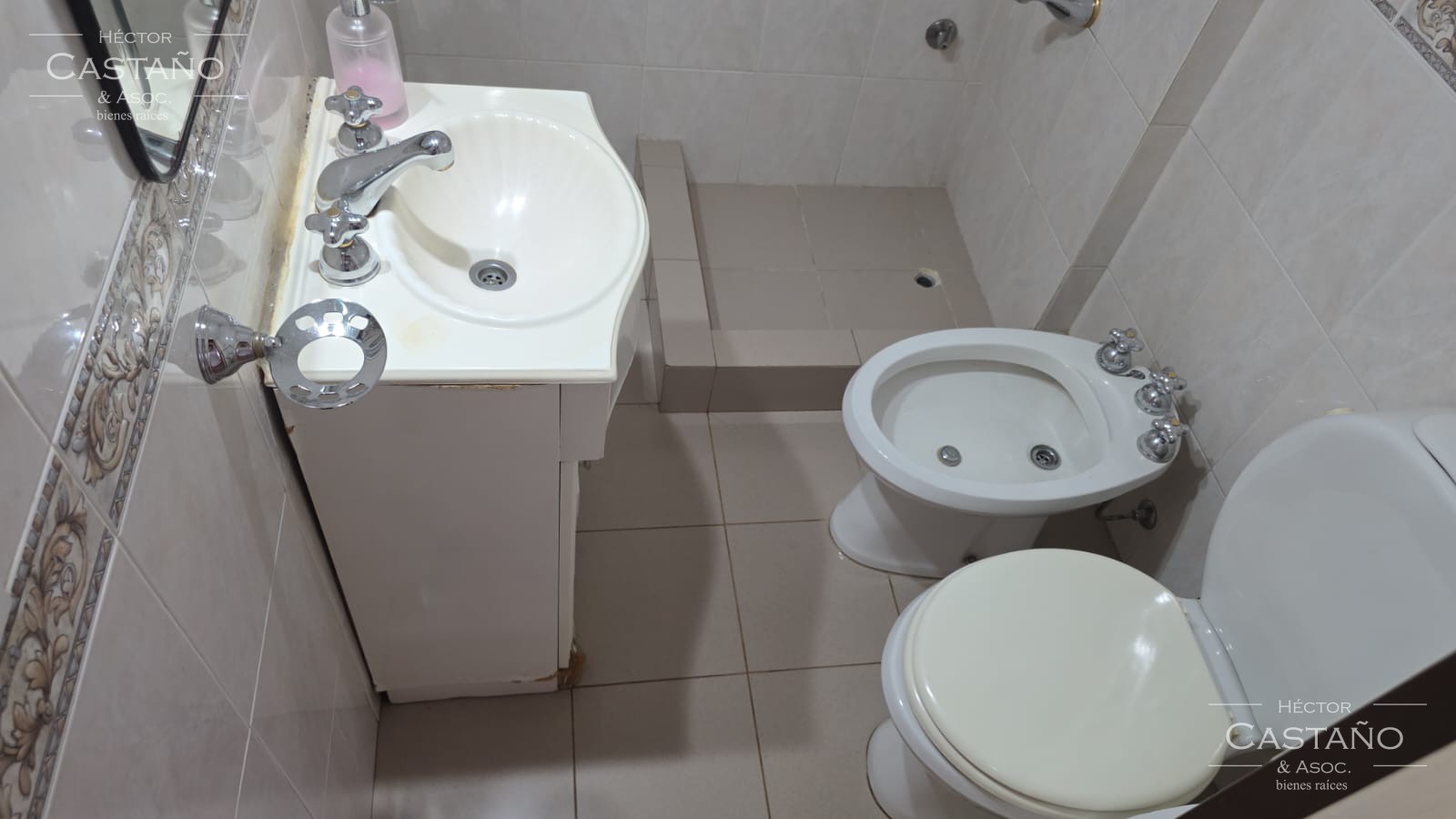 FLORIDA OESTE PH de 5 Ambientes con Garage, Patio con Parrilla y Playroom – Excelente Estado