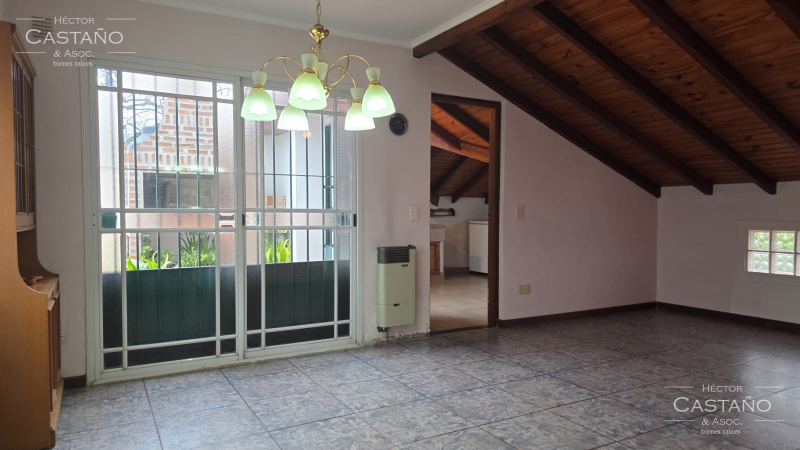 FLORIDA OESTE PH de 5 Ambientes con Garage, Patio con Parrilla y Playroom – Excelente Estado