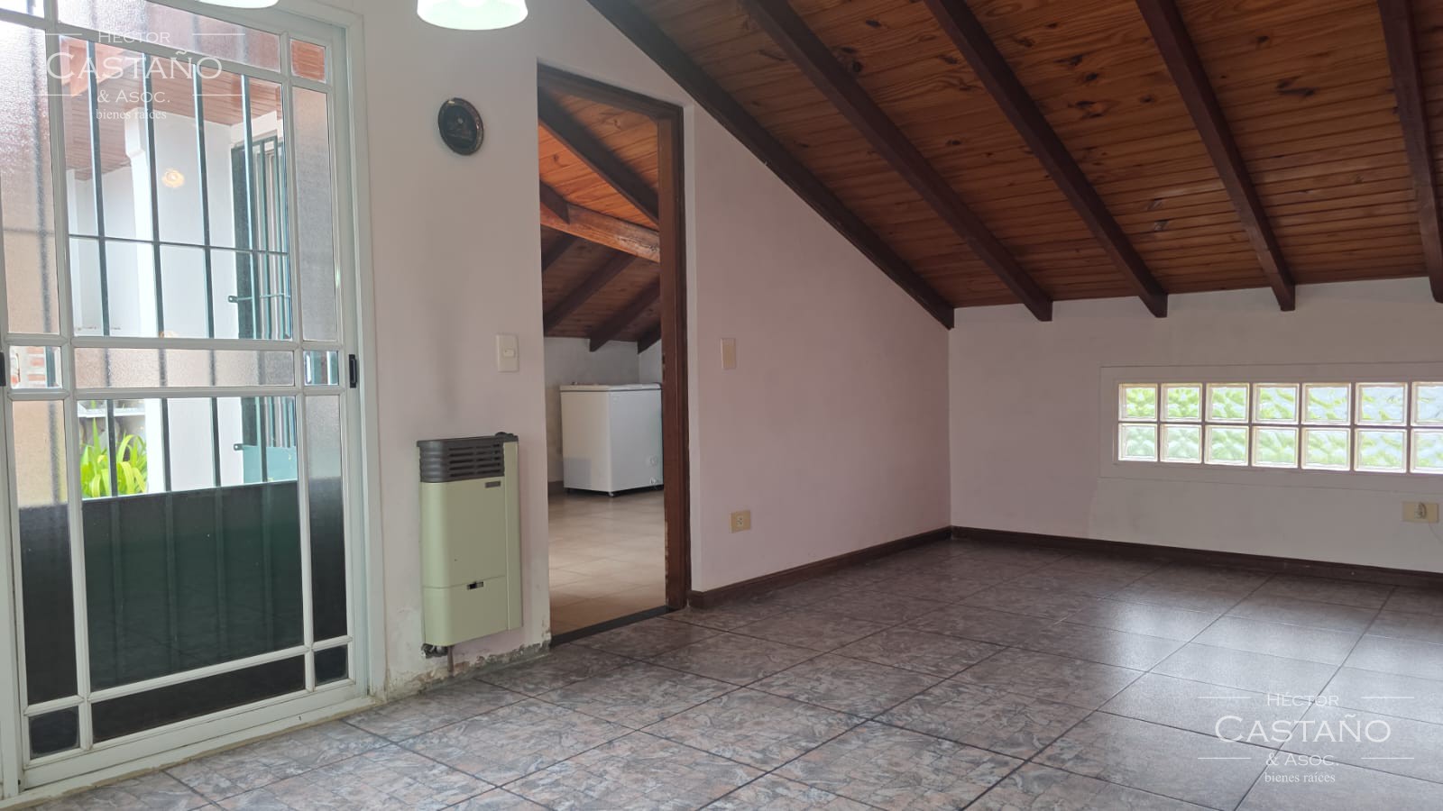 FLORIDA OESTE PH de 5 Ambientes con Garage, Patio con Parrilla y Playroom – Excelente Estado