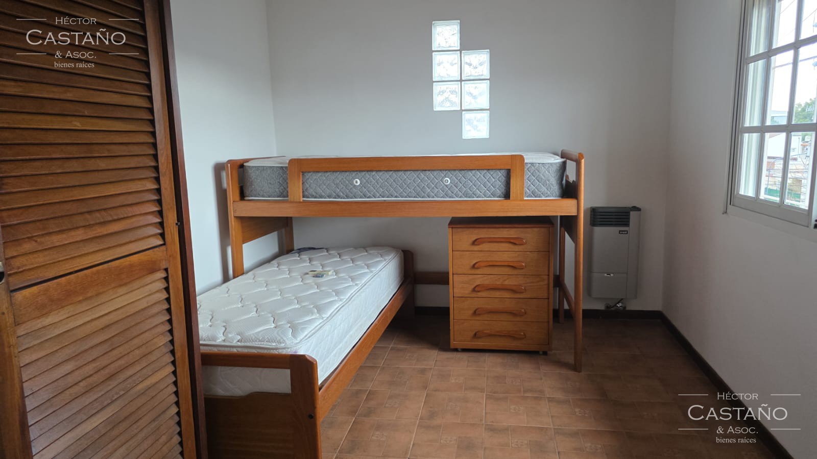 FLORIDA OESTE PH de 5 Ambientes con Garage, Patio con Parrilla y Playroom – Excelente Estado