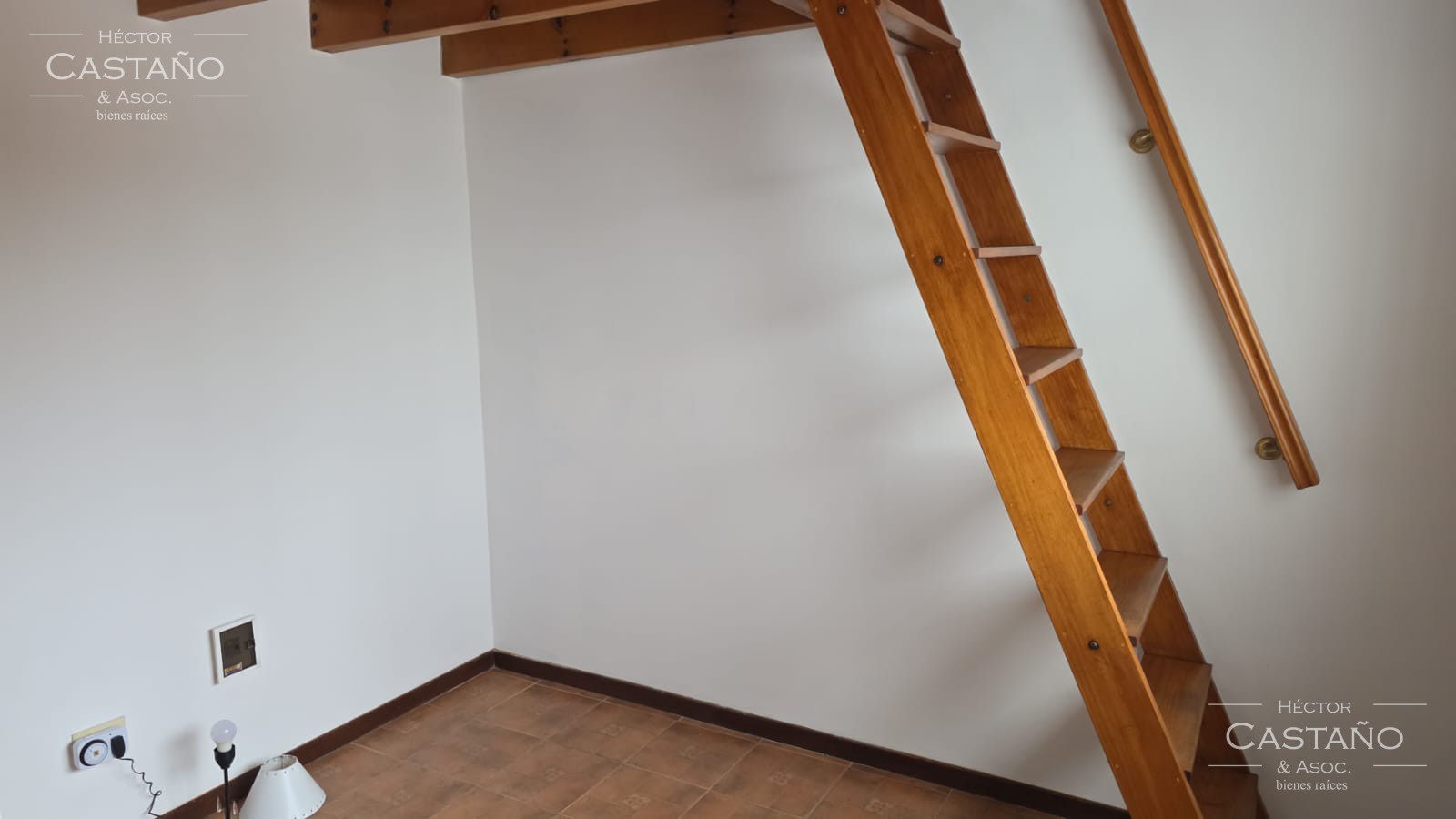 FLORIDA OESTE PH de 5 Ambientes con Garage, Patio con Parrilla y Playroom – Excelente Estado