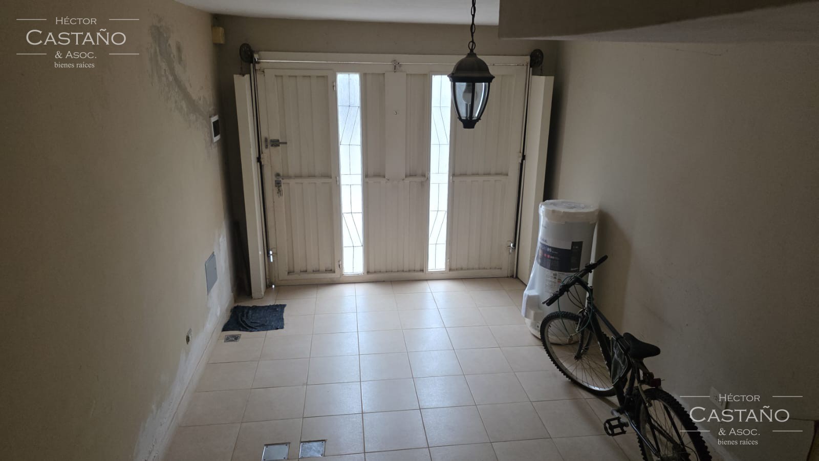 FLORIDA OESTE PH de 5 Ambientes con Garage, Patio con Parrilla y Playroom – Excelente Estado