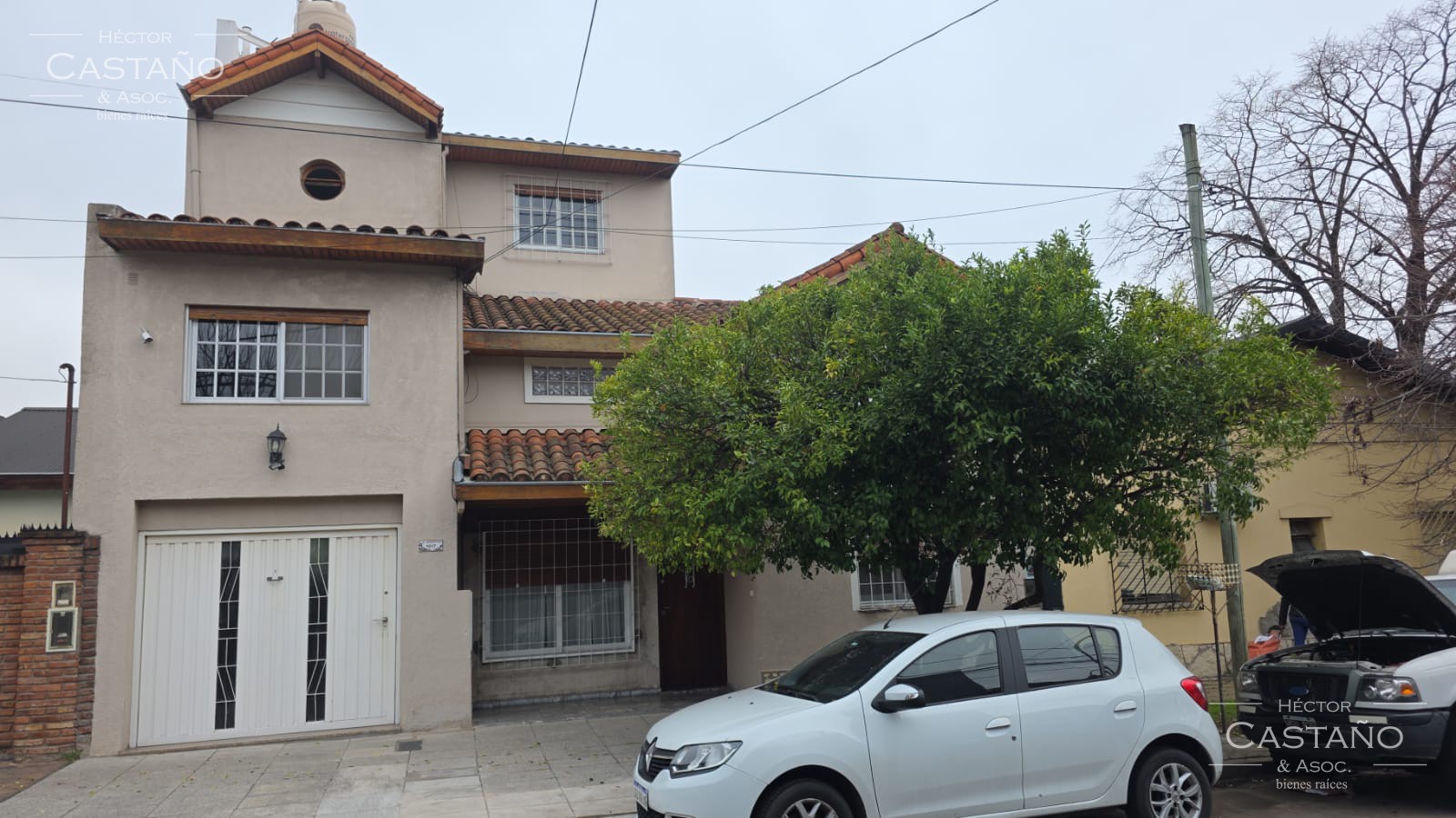 FLORIDA OESTE PH de 5 Ambientes con Garage, Patio con Parrilla y Playroom – Excelente Estado
