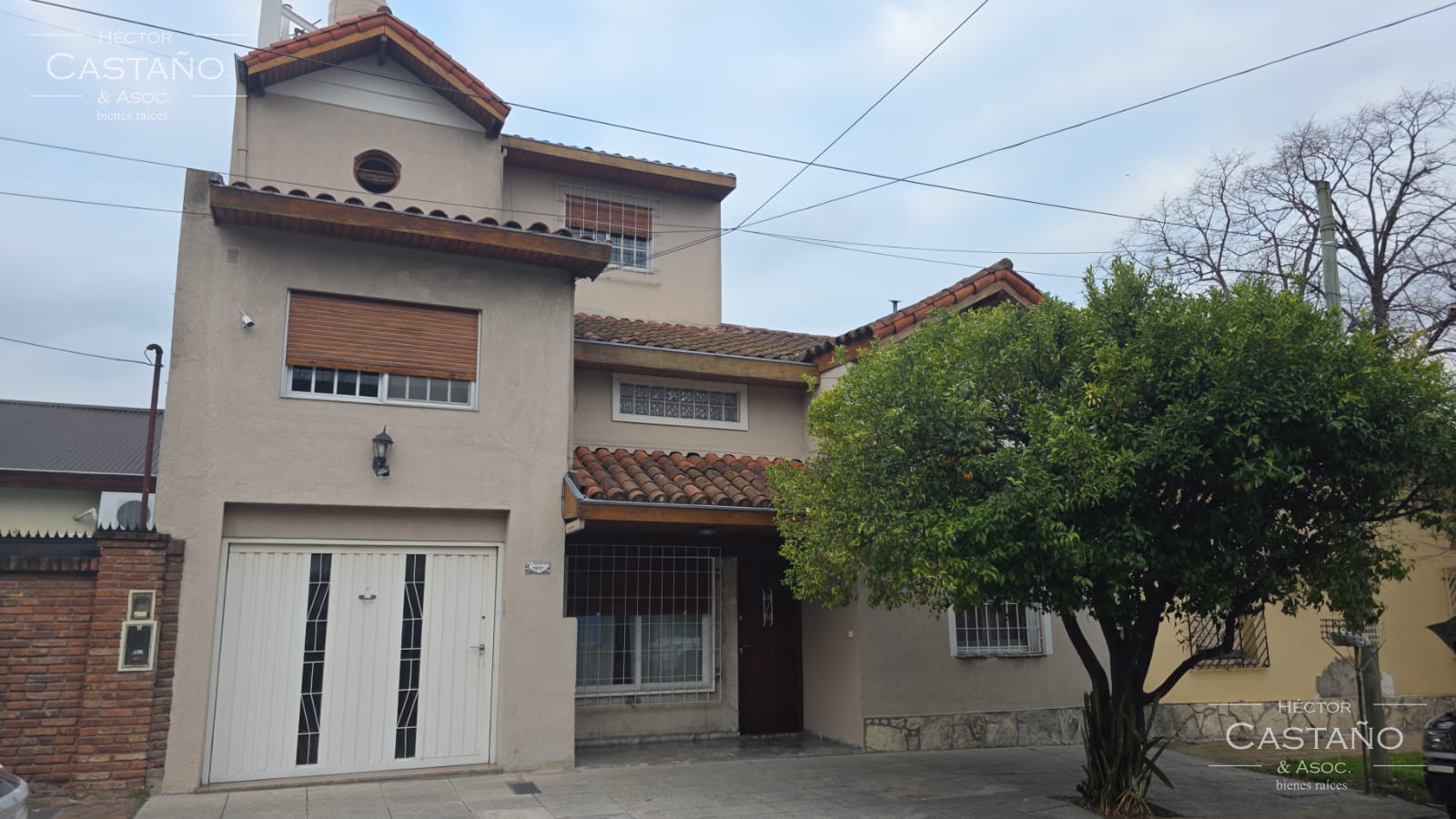 FLORIDA OESTE PH de 5 Ambientes con Garage, Patio con Parrilla y Playroom – Excelente Estado
