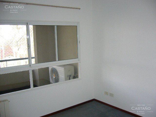 Departamento 2 amb en alquiler en Solares de Olivos con cochera.