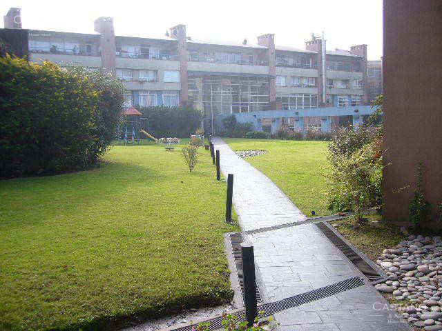 Departamento 2 amb en alquiler en Solares de Olivos con cochera.