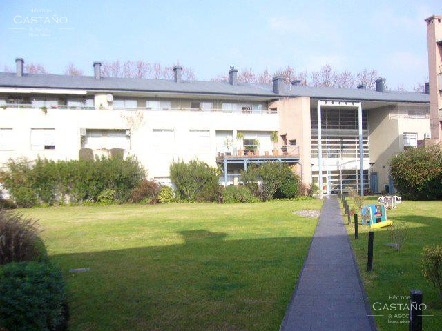 Departamento 2 amb en alquiler en Solares de Olivos con cochera.