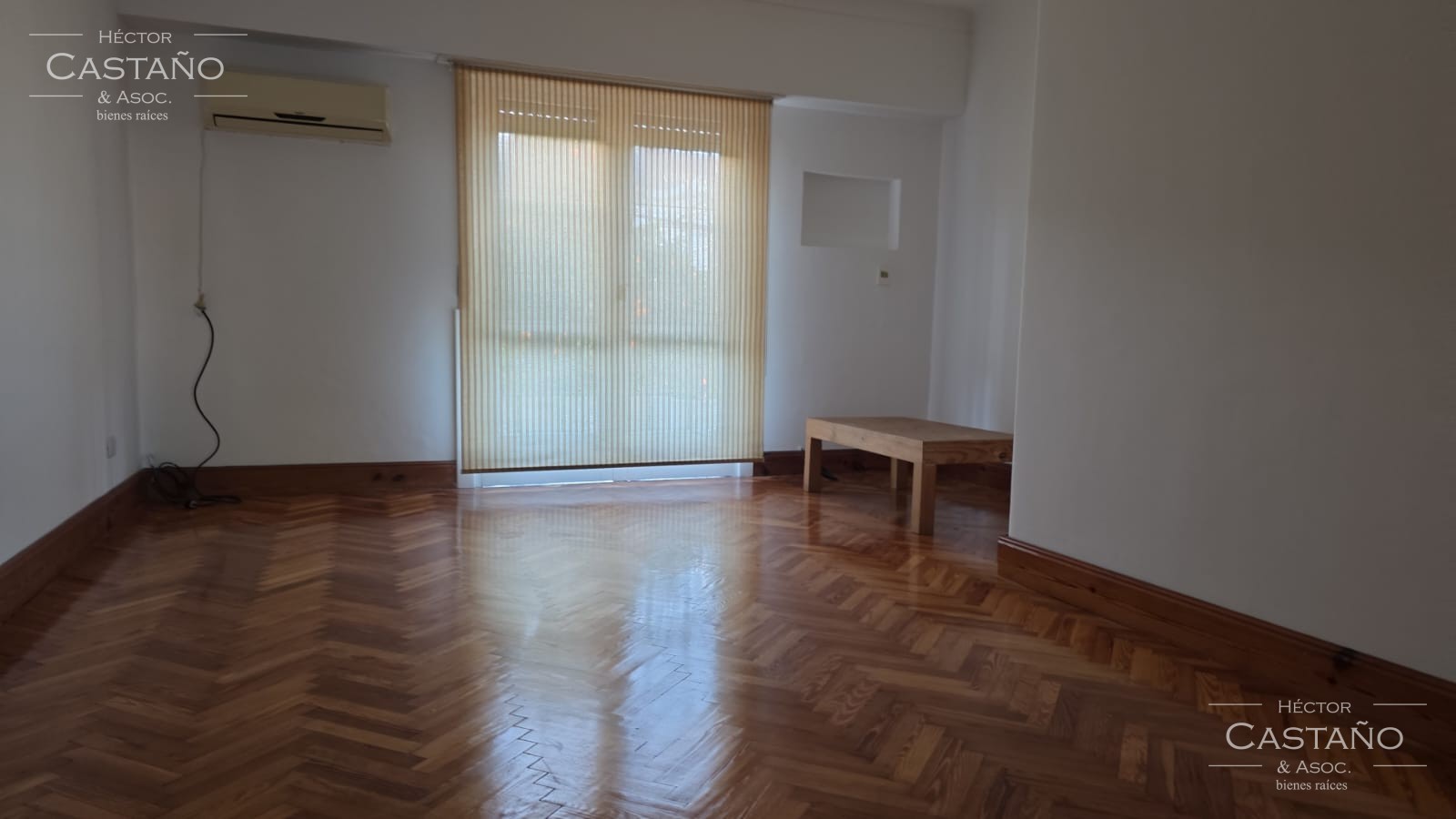OLIVOS 4 ambientes 1er piso poe escalera con balcón, patio y jardín