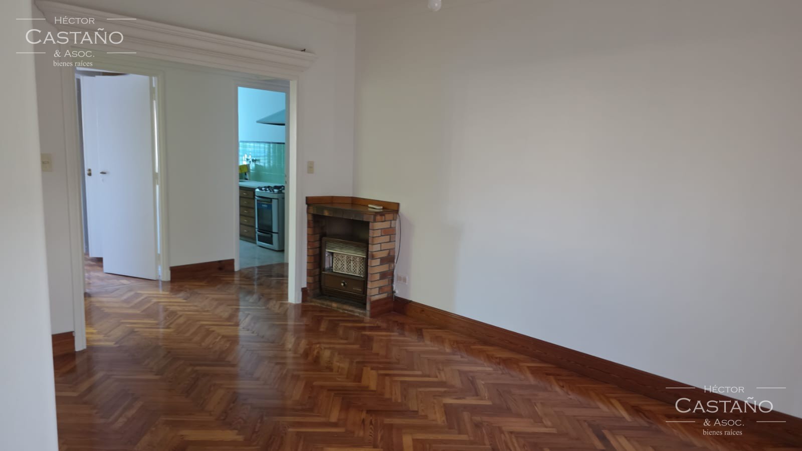 OLIVOS 4 ambientes 1er piso poe escalera con balcón, patio y jardín