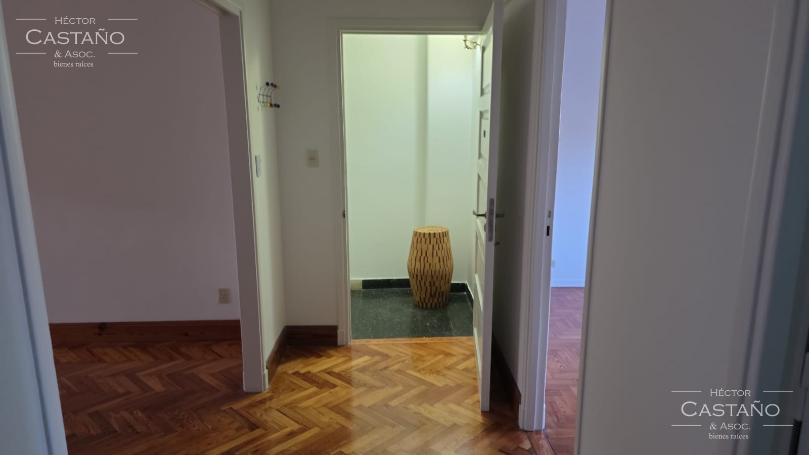 OLIVOS 4 ambientes 1er piso poe escalera con balcón, patio y jardín