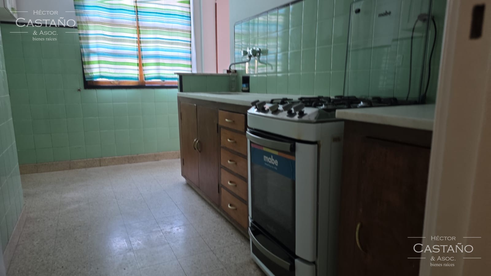 OLIVOS 4 ambientes 1er piso poe escalera con balcón, patio y jardín