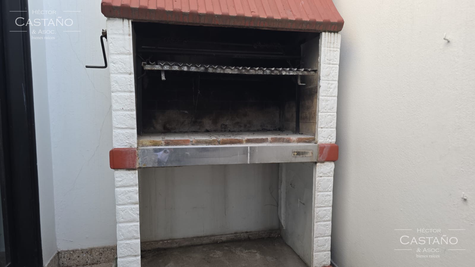 OLIVOS 4 ambientes 1er piso poe escalera con balcón, patio y jardín
