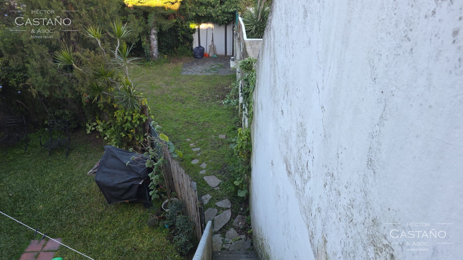 OLIVOS 4 ambientes 1er piso poe escalera con balcón, patio y jardín