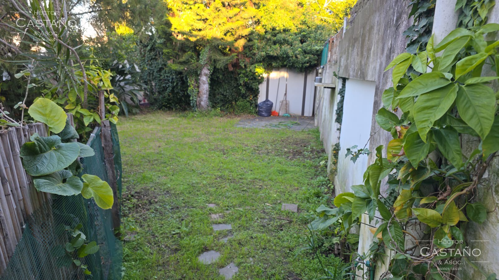 OLIVOS 4 ambientes 1er piso poe escalera con balcón, patio y jardín