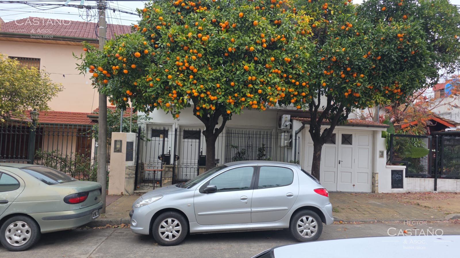 OLIVOS 4 ambientes 1er piso poe escalera con balcón, patio y jardín