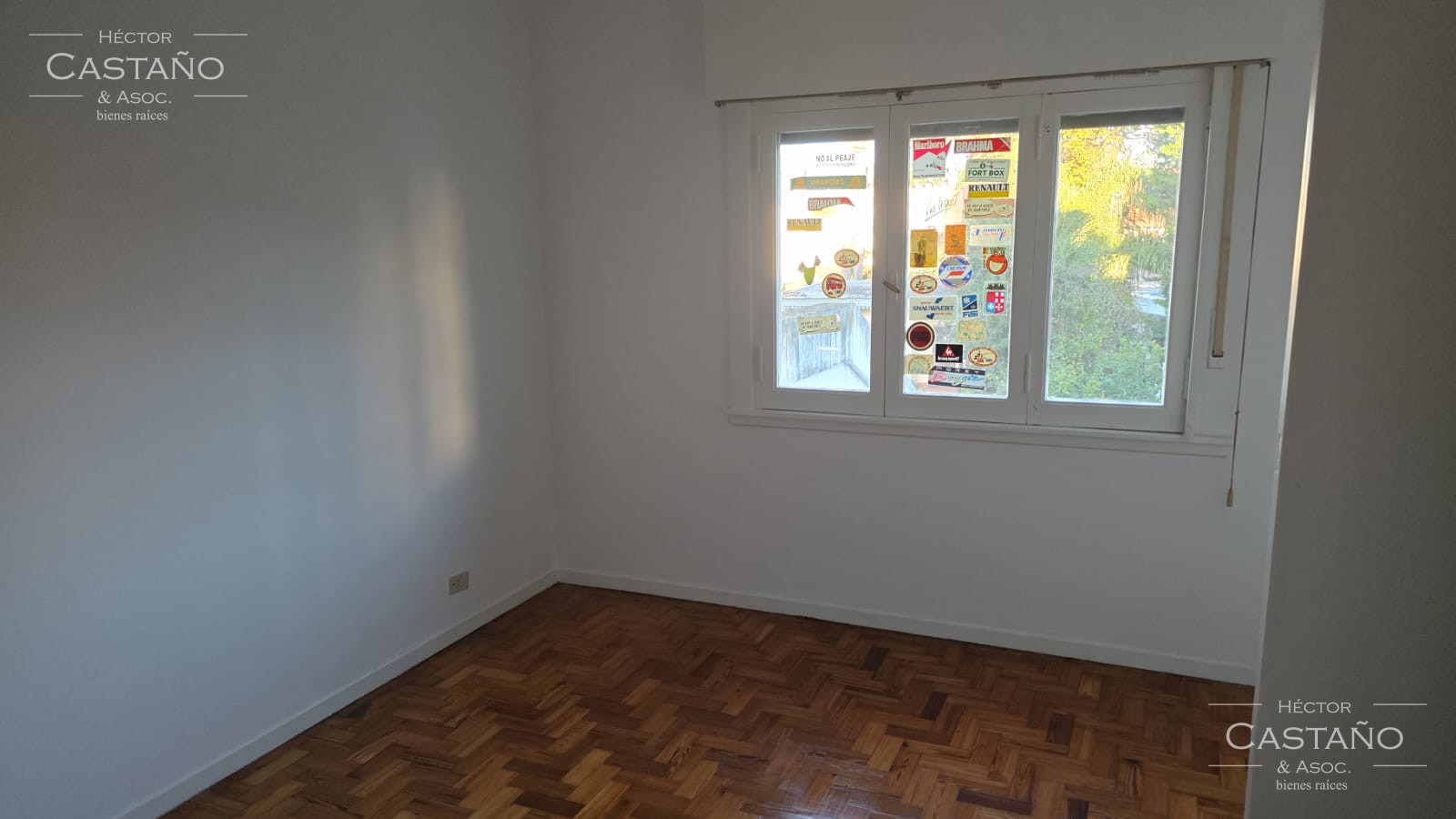OLIVOS 4 ambientes 1er piso poe escalera con balcón, patio y jardín