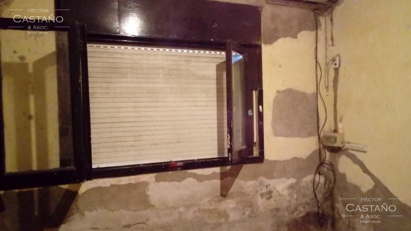 Florida - Casa a reciclar completamente - cerca de maipú. a metros de Hipólito Yrigoyen y Hospital Vicente López
