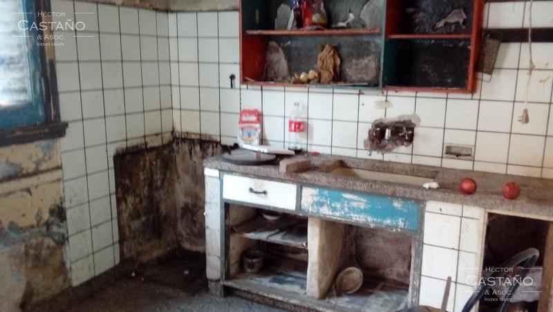Florida - Casa a reciclar completamente - cerca de maipú. a metros de Hipólito Yrigoyen y Hospital Vicente López