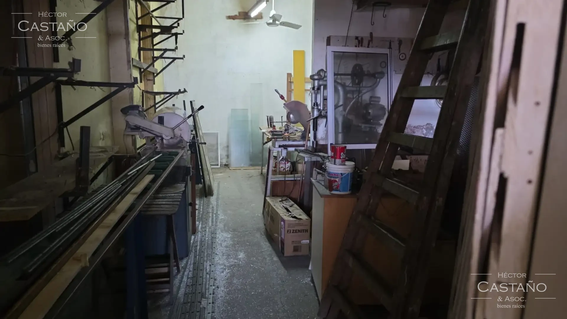 Venta de Importante Local Comercial con Amplio Salón en Villa Lynch