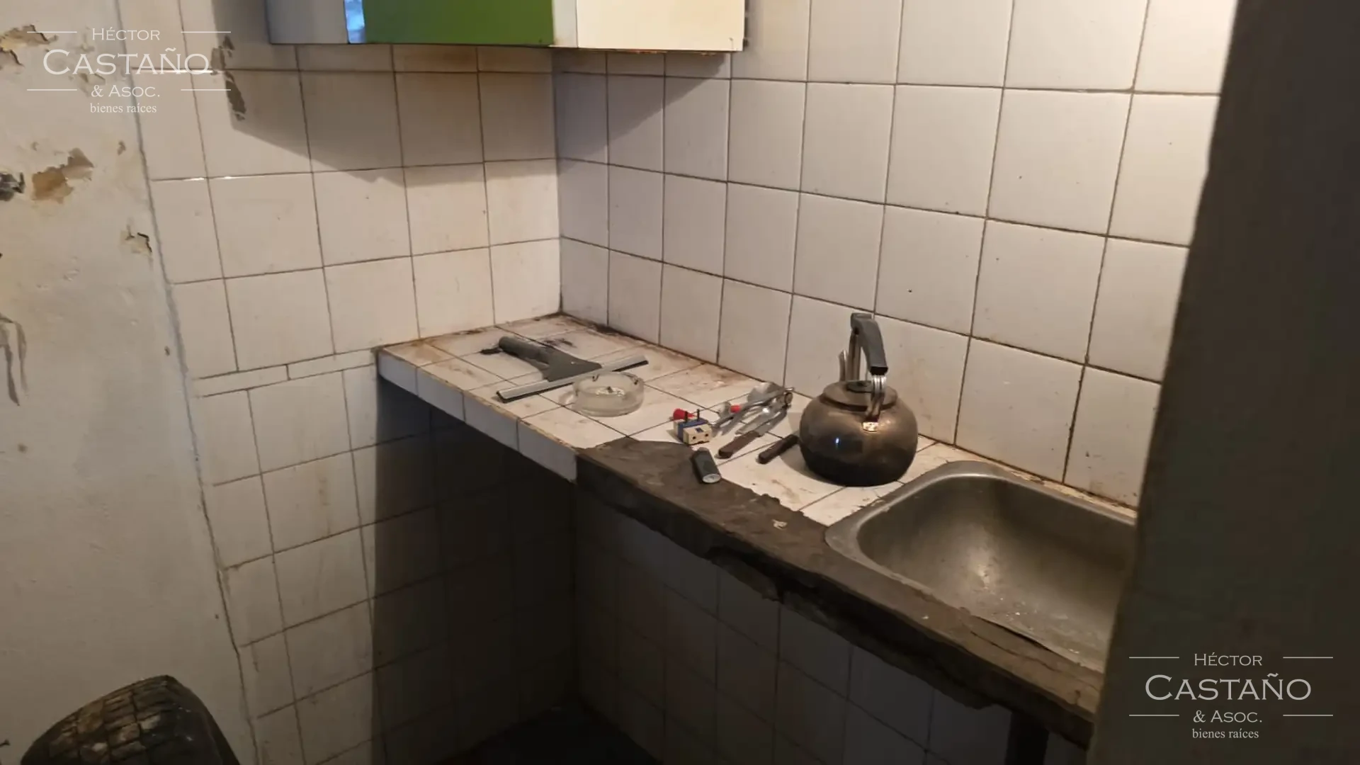 Venta de Importante Local Comercial con Amplio Salón en Villa Lynch