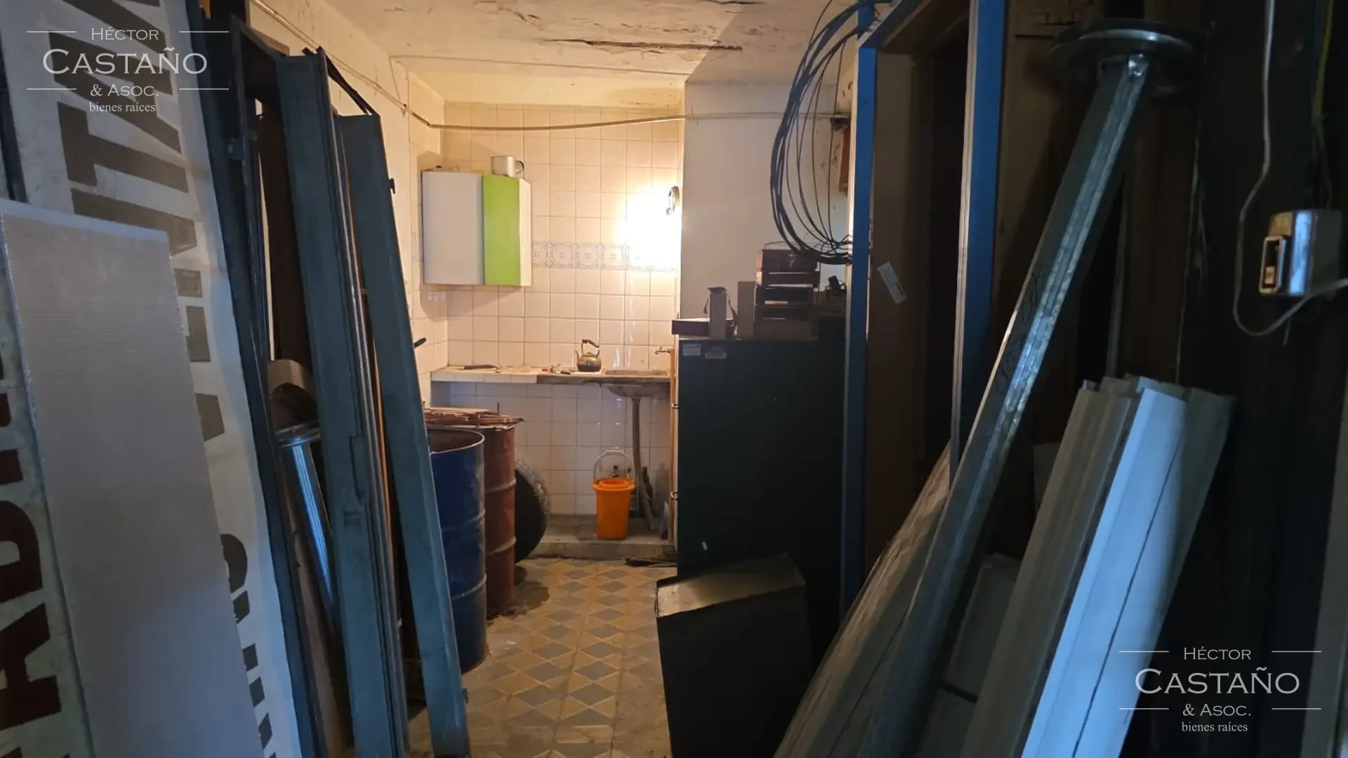 Venta de Importante Local Comercial con Amplio Salón en Villa Lynch
