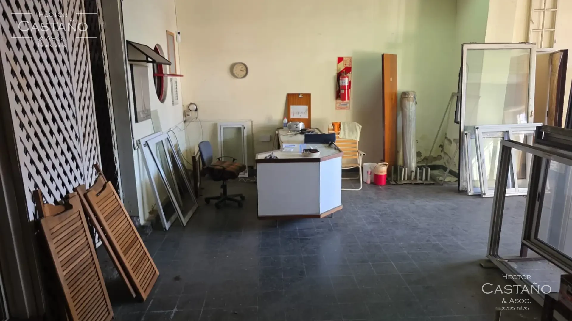 Venta de Importante Local Comercial con Amplio Salón en Villa Lynch