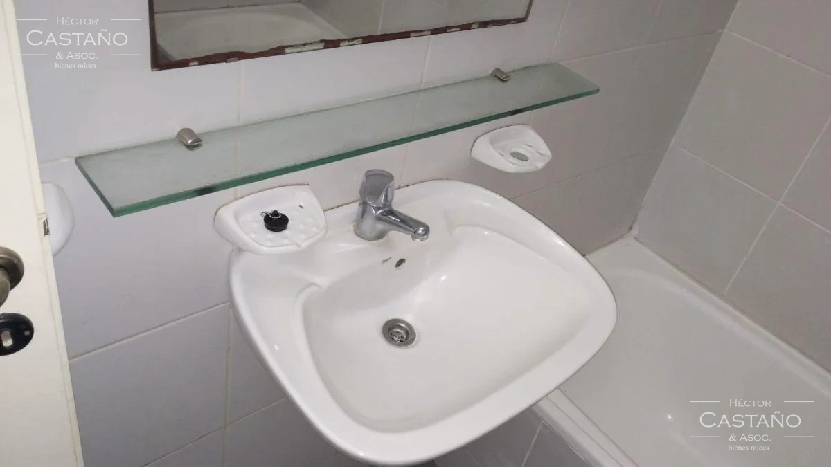Departamento de un Ambiente en Complejo Hab. Aparts del Pinazo con Coch. Fija Desc. Piscina. Sum