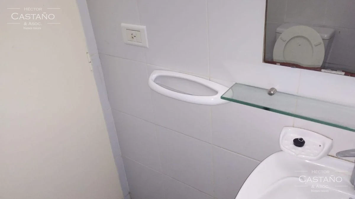 Departamento de un Ambiente en Complejo Hab. Aparts del Pinazo con Coch. Fija Desc. Piscina. Sum