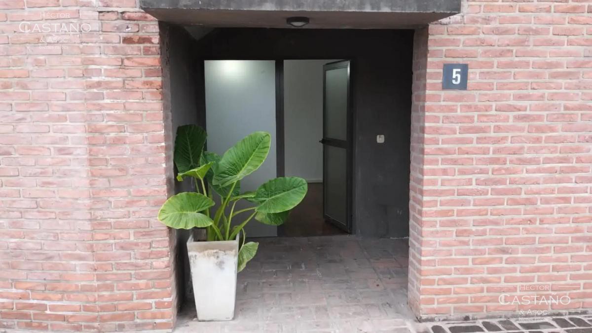 Departamento de un Ambiente en Complejo Hab. Aparts del Pinazo con Coch. Fija Desc. Piscina. Sum
