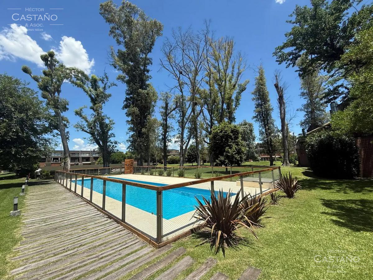 Departamento de un Ambiente en Complejo Hab. Aparts del Pinazo con Coch. Fija Desc. Piscina. Sum