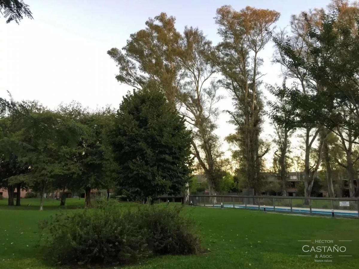 Departamento de un Ambiente en Complejo Hab. Aparts del Pinazo con Coch. Fija Desc. Piscina. Sum