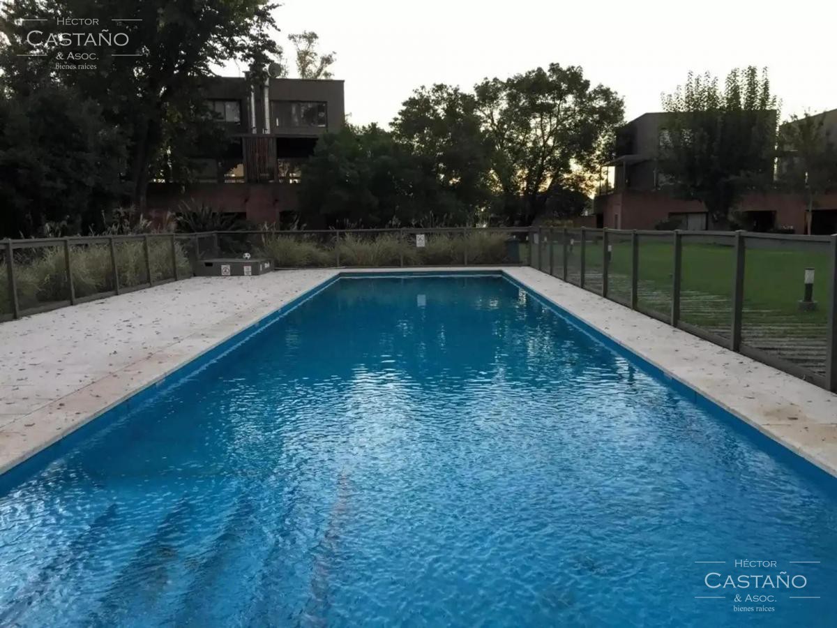 Departamento de un Ambiente en Complejo Hab. Aparts del Pinazo con Coch. Fija Desc. Piscina. Sum