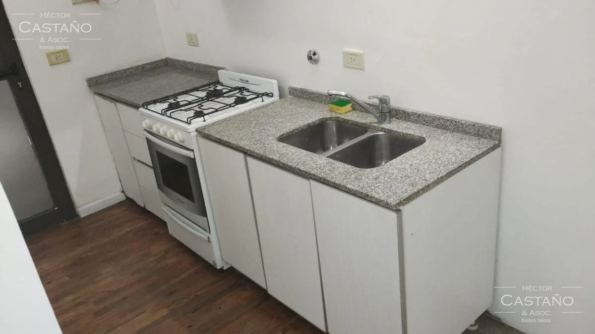 Departamento de un Ambiente en Complejo Hab. Aparts del Pinazo con Coch. Fija Desc. Piscina. Sum