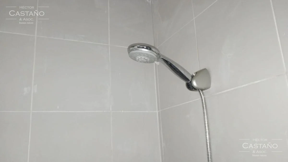 Departamento de un Ambiente en Complejo Hab. Aparts del Pinazo con Coch. Fija Desc. Piscina. Sum
