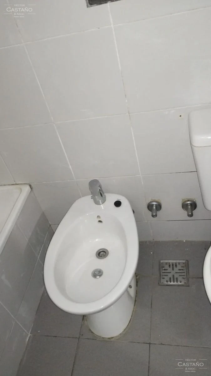 Departamento de un Ambiente en Complejo Hab. Aparts del Pinazo con Coch. Fija Desc. Piscina. Sum