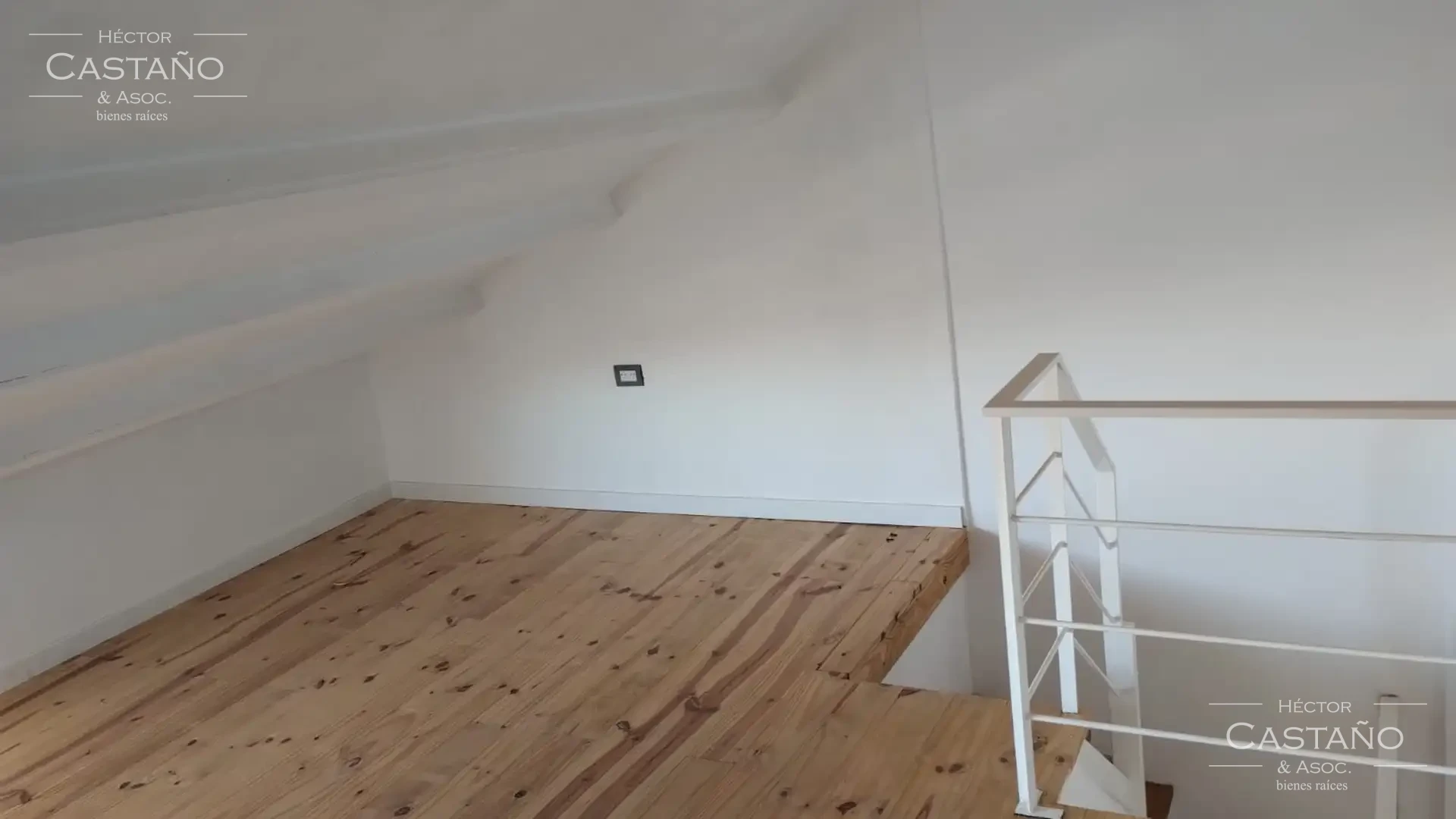 FLORIDA - Muy lindo departamento en 3 niveles - ult piso - 4 amb.Coch Lavadero