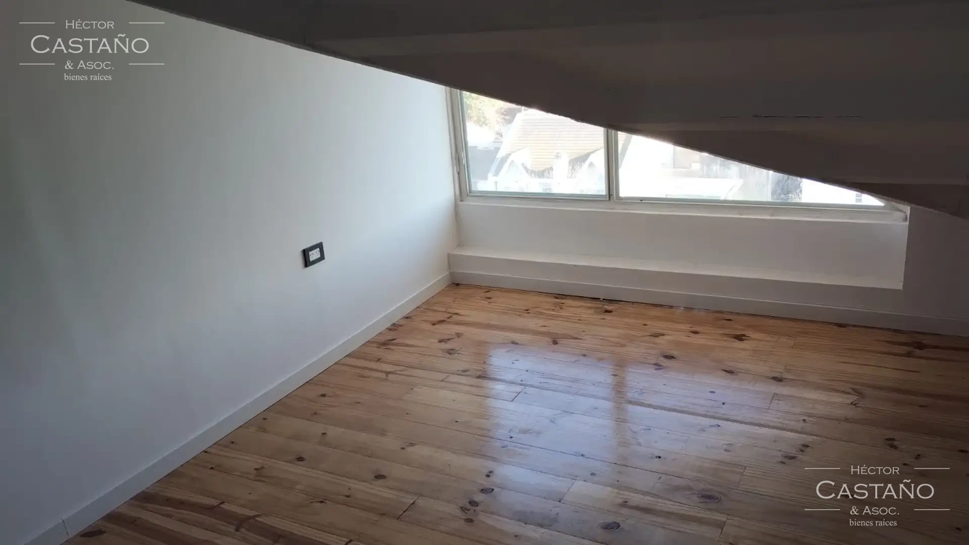 FLORIDA - Muy lindo departamento en 3 niveles - ult piso - 4 amb.Coch Lavadero