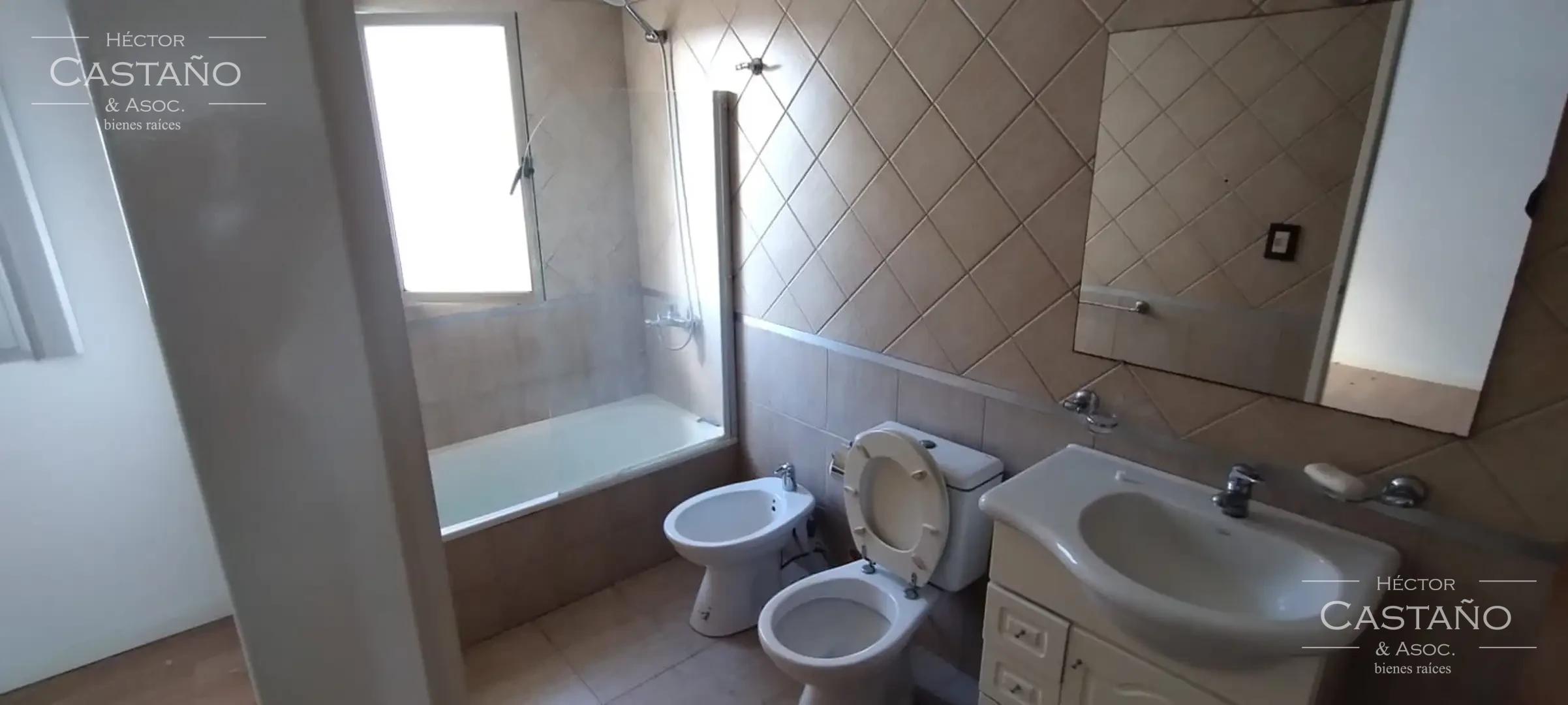 FLORIDA - Muy lindo departamento en 3 niveles - ult piso - 4 amb.Coch Lavadero