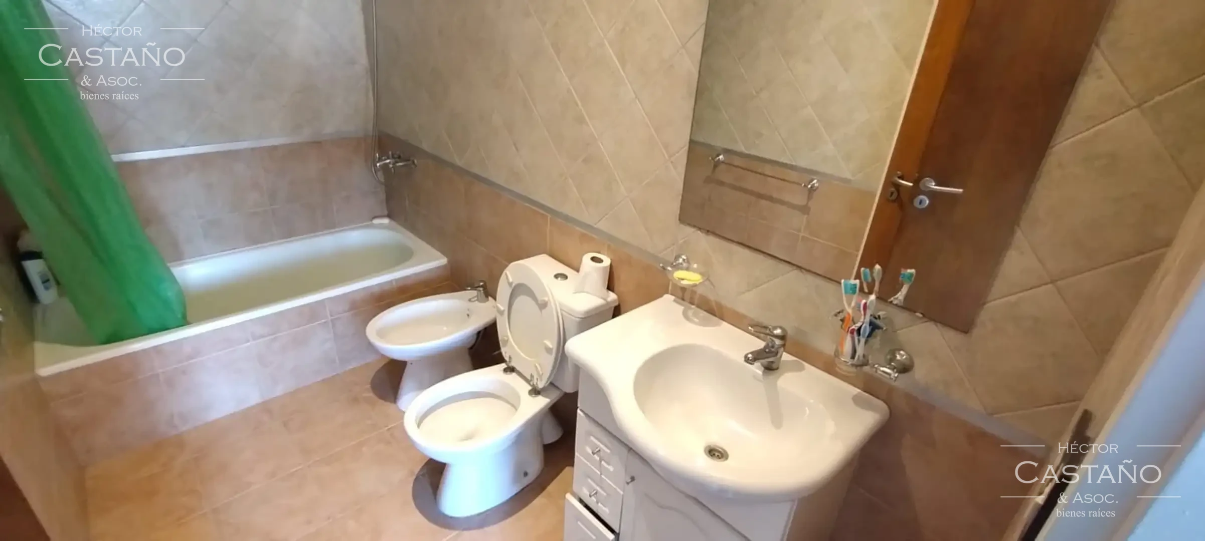 FLORIDA - Muy lindo departamento en 3 niveles - ult piso - 4 amb.Coch Lavadero