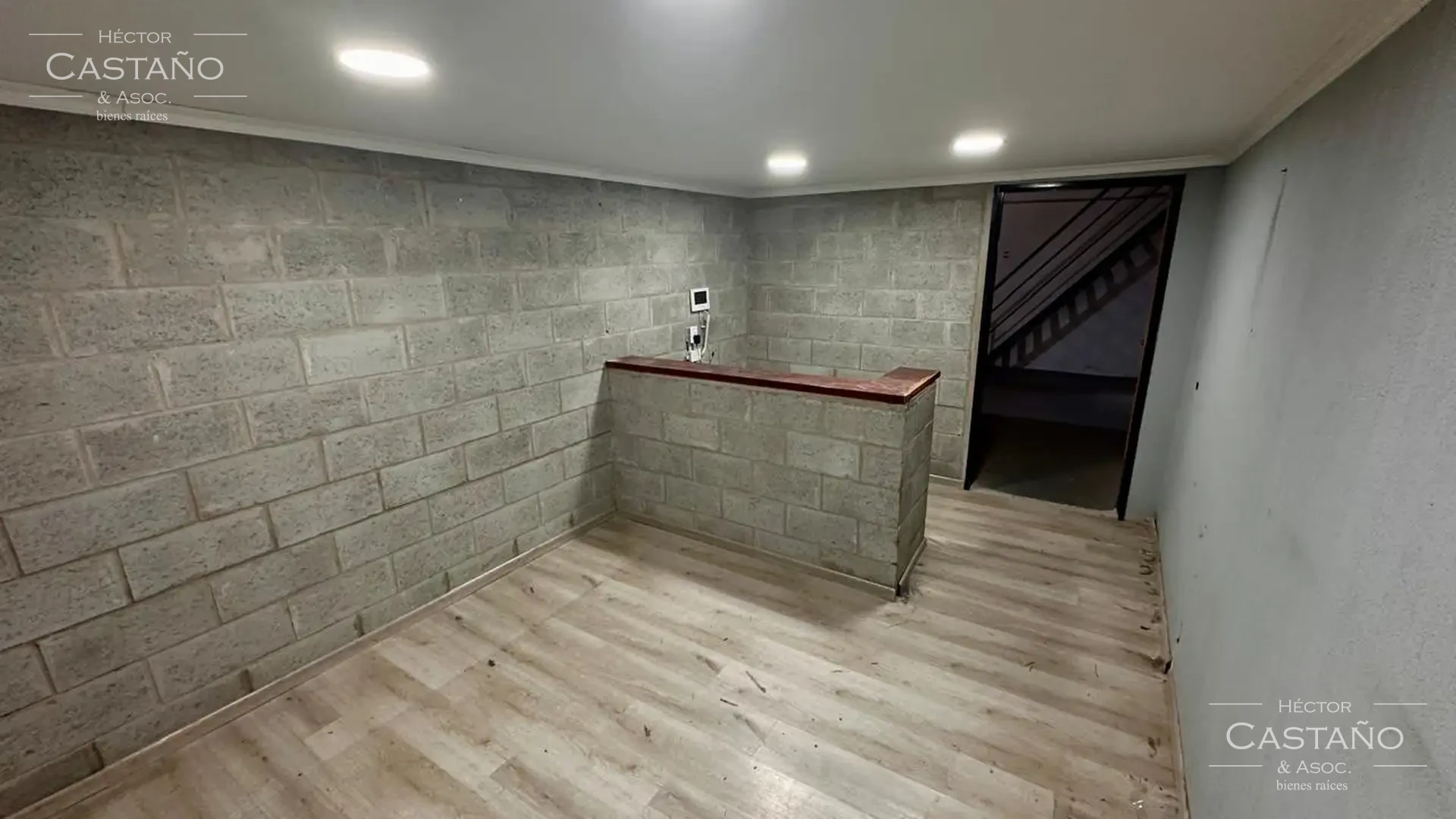 VillaImportante galpón en Villa Adelina - Excelente Ubicación con oficinas y  depósito