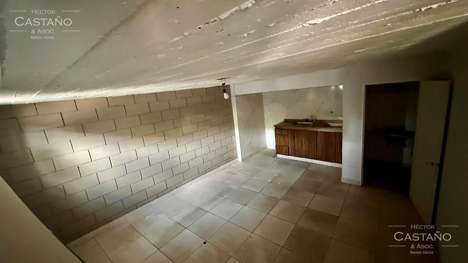 VillaImportante galpón en Villa Adelina - Excelente Ubicación con oficinas y  depósito