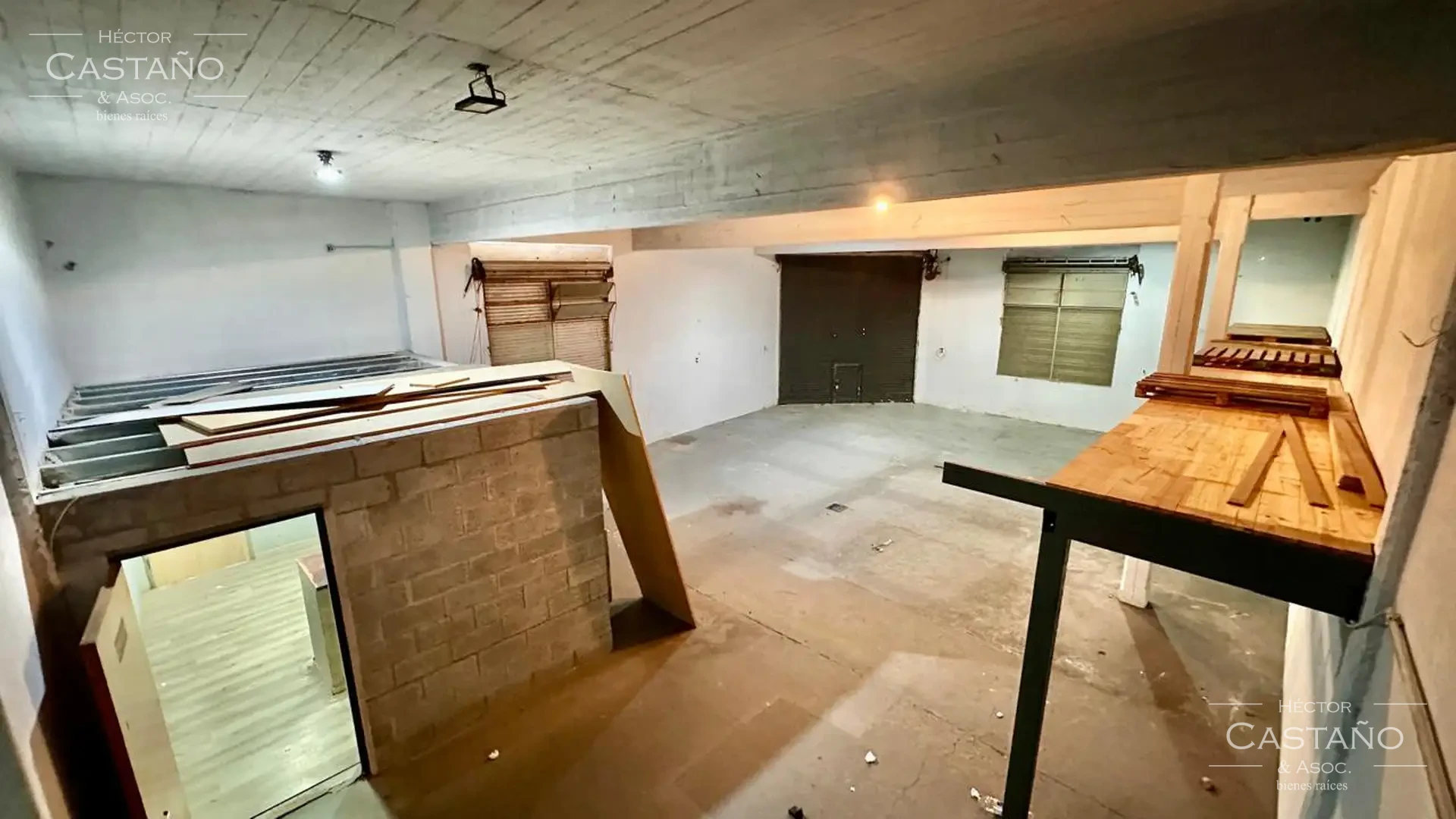 VillaImportante galpón en Villa Adelina - Excelente Ubicación con oficinas y  depósito