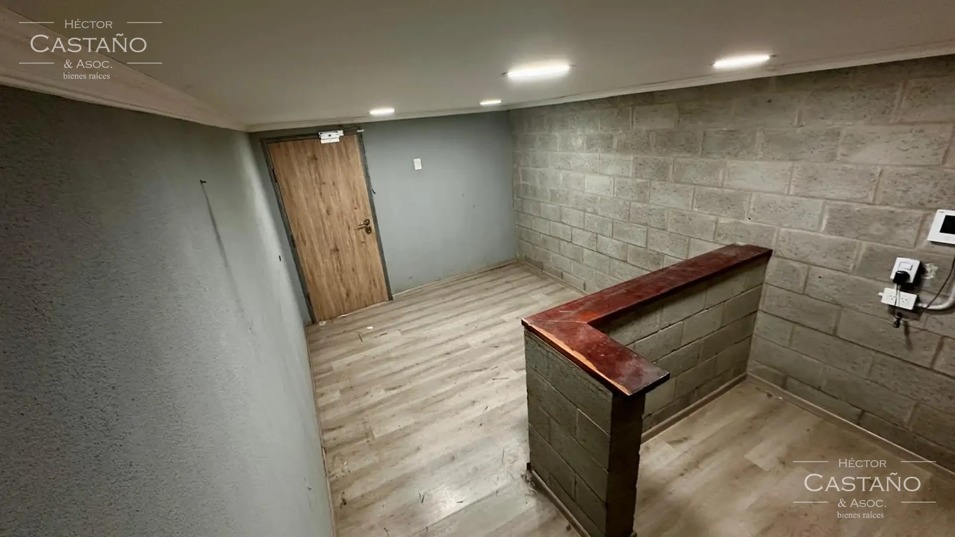 VillaImportante galpón en Villa Adelina - Excelente Ubicación con oficinas y  depósito
