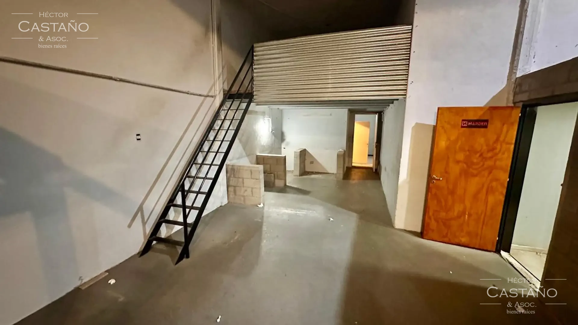VillaImportante galpón en Villa Adelina - Excelente Ubicación con oficinas y  depósito