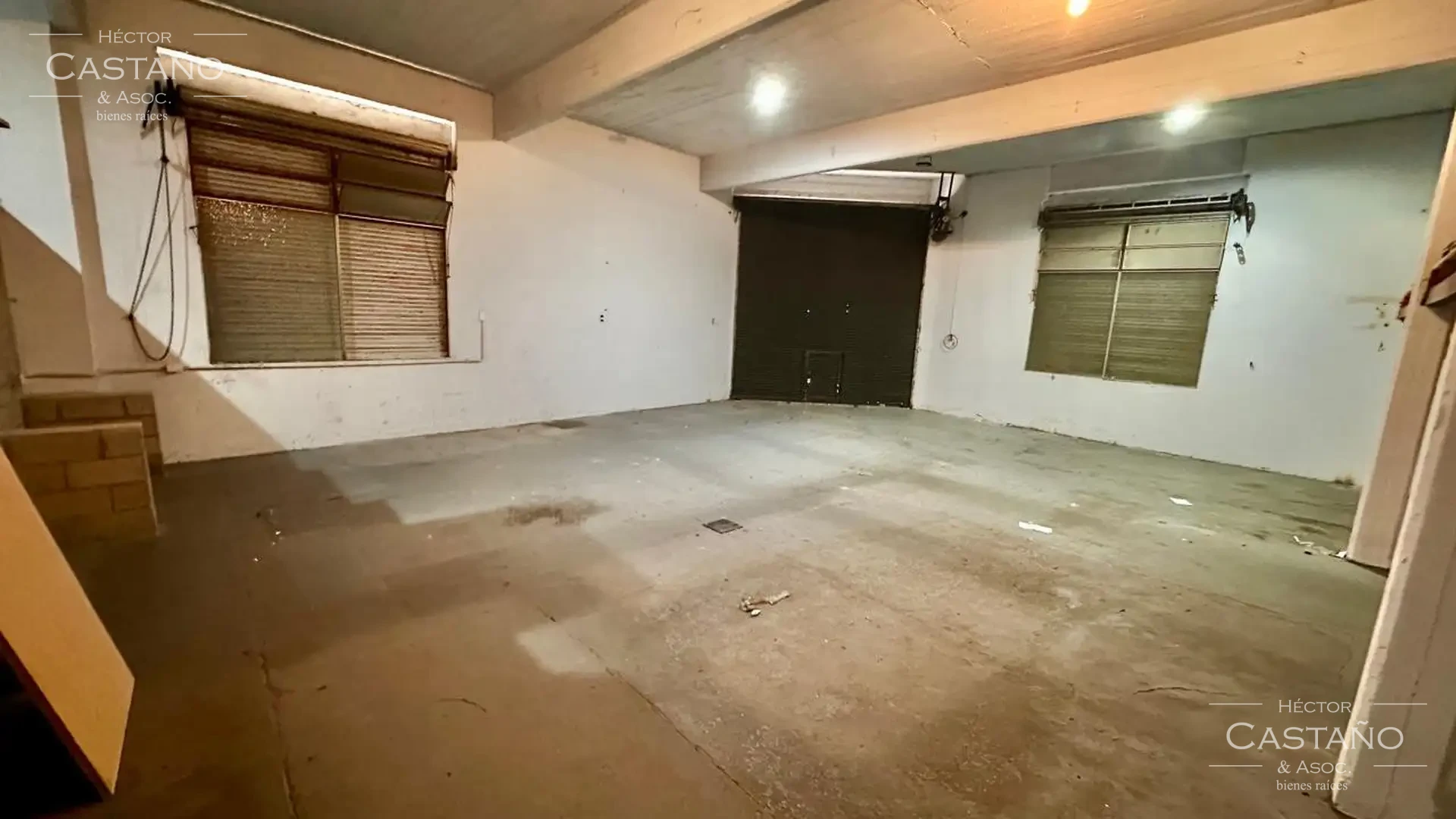 VillaImportante galpón en Villa Adelina - Excelente Ubicación con oficinas y  depósito
