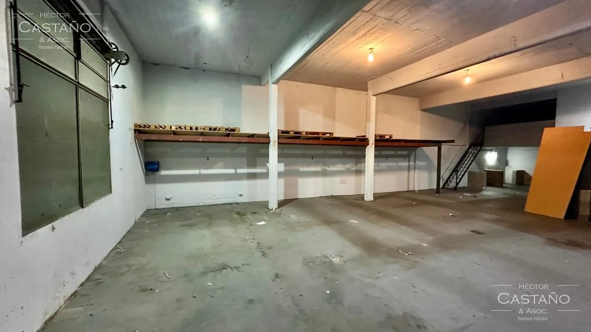 VillaImportante galpón en Villa Adelina - Excelente Ubicación con oficinas y  depósito