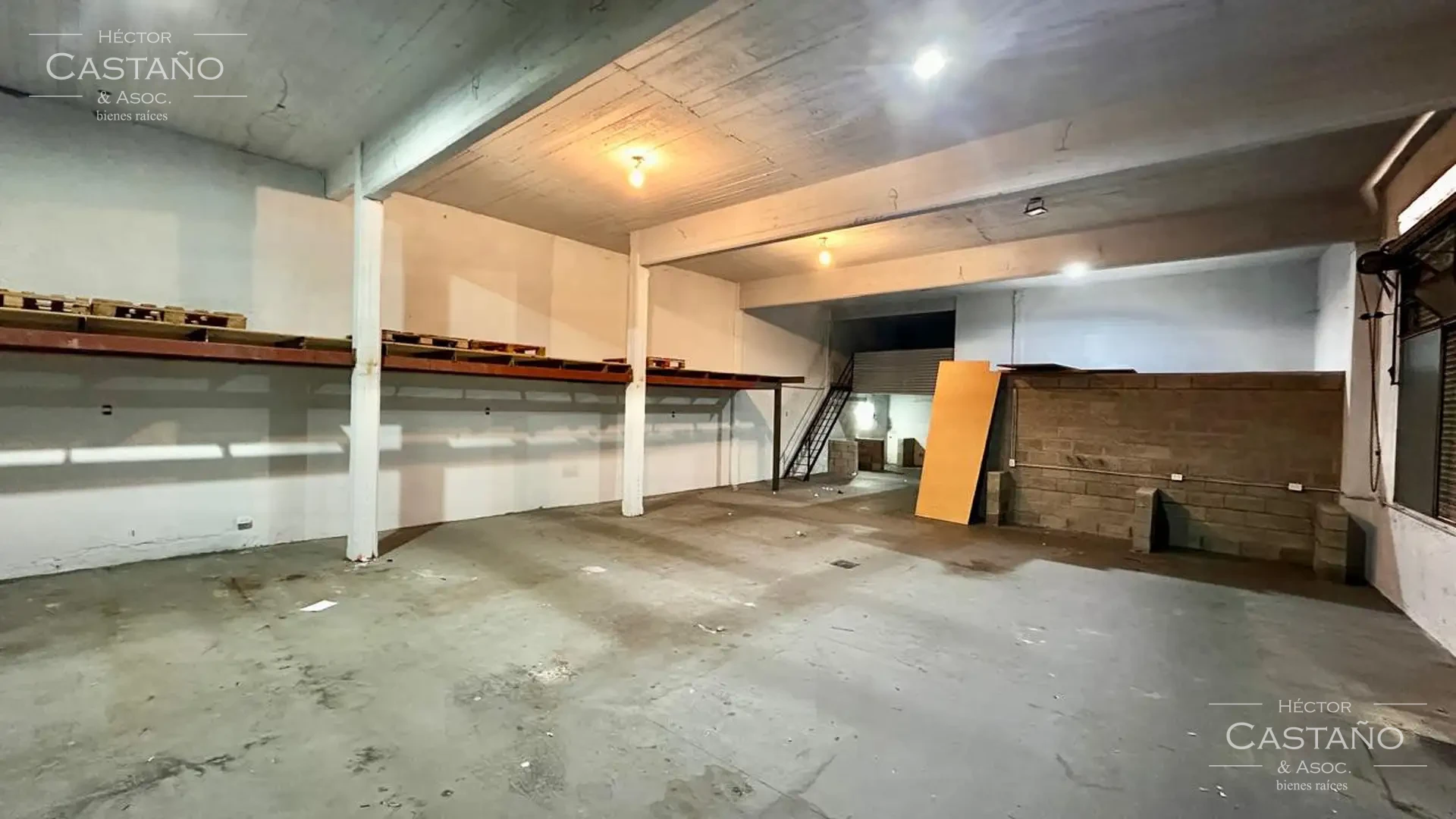 VillaImportante galpón en Villa Adelina - Excelente Ubicación con oficinas y  depósito